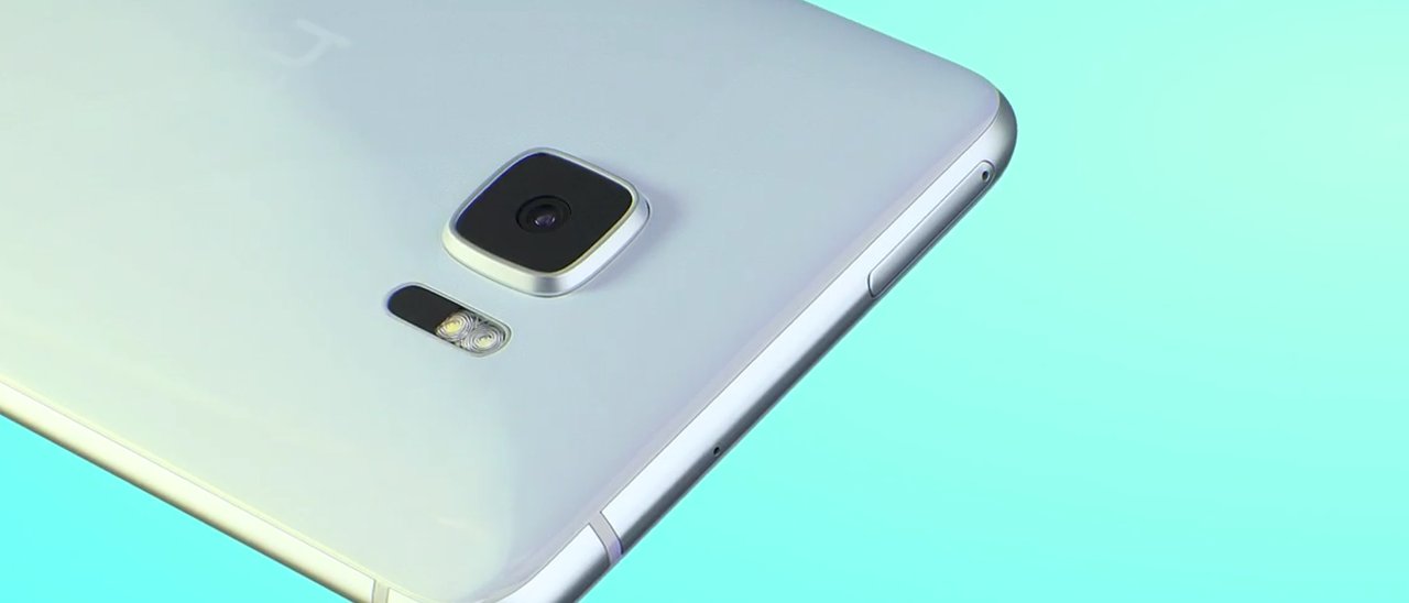 HTC U Ultra e U Play, liquid surface e IA