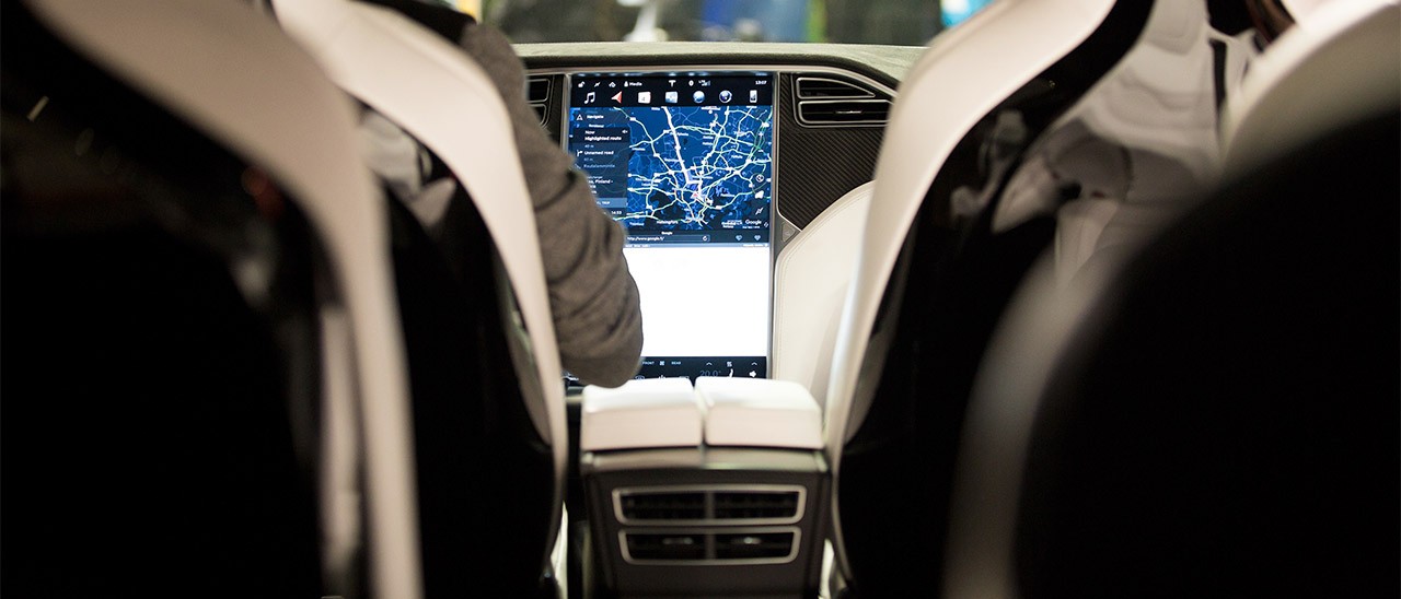 Tesla: dall'Autopilot alla guida autonoma