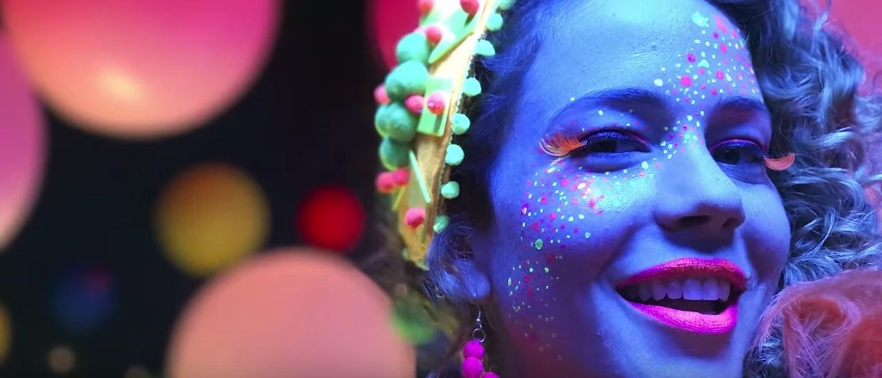 Apple: carnevale brasiliano con iPhone 7 Plus