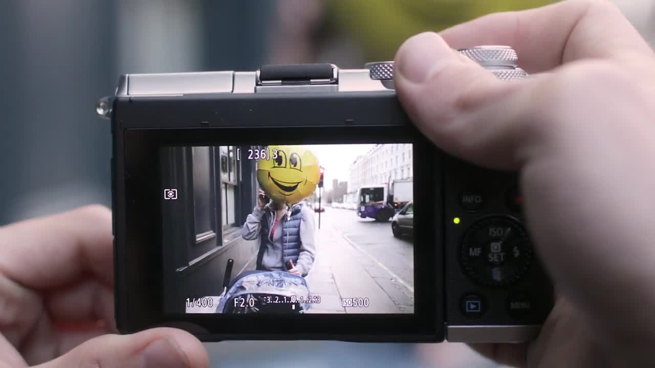 La fotocamera mirrorless Canon EOS M6