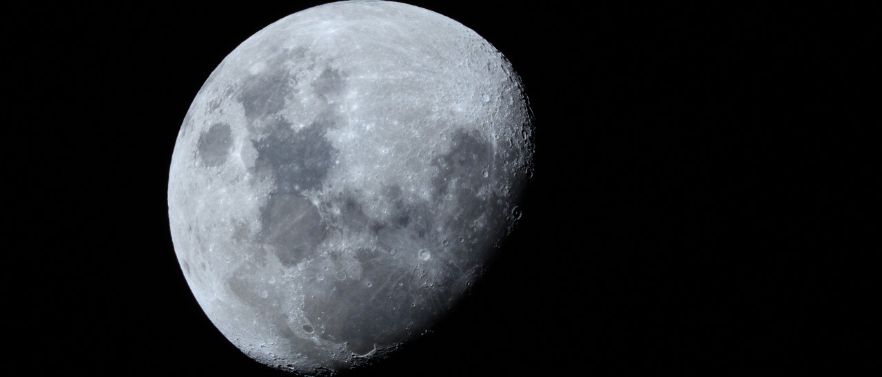 SpaceX, due turisti intorno alla Luna nel 2018