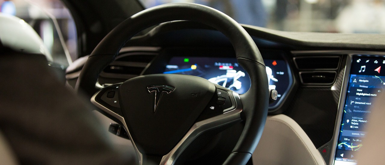 Tesla presenterà il nuovo Autopilot il 19 aprile