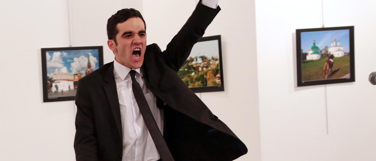 World Press Photo of the Year a Burhan Ozbilici