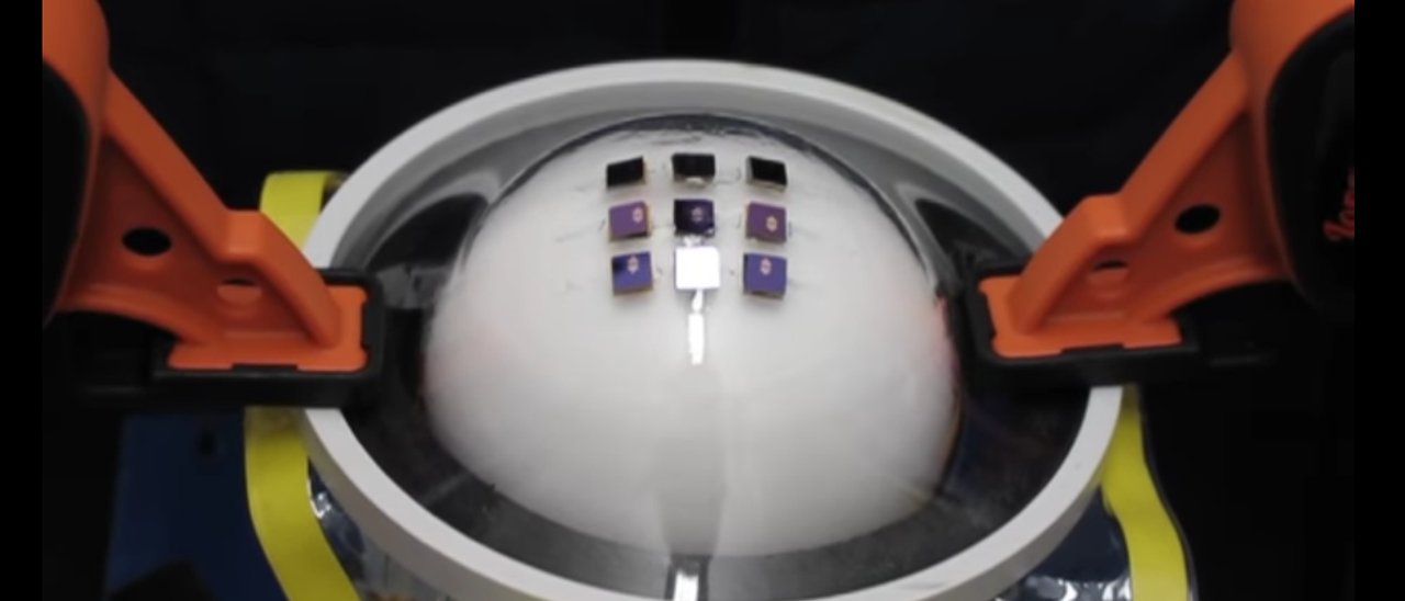 Pelle elettronica con elettrodi in plastica