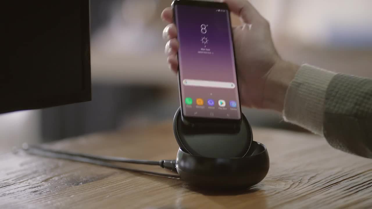 Samsung DeX trasforma il Galaxy S8 in un computer
