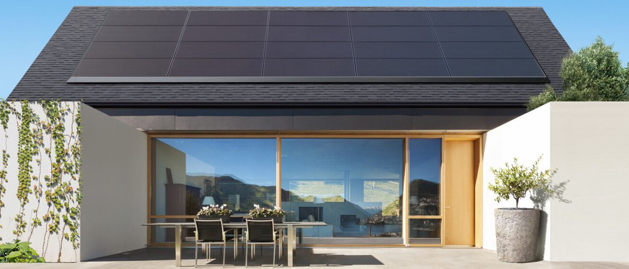 Tesla svela un pannello solare minimale