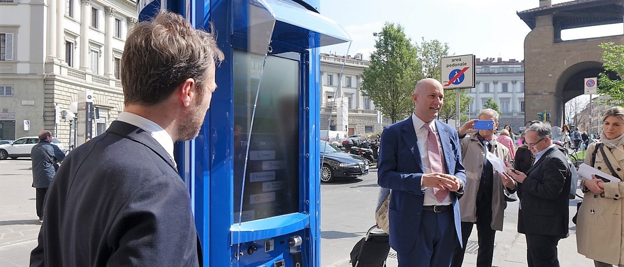 TIM, a Firenze debutta il totem TIM City Link