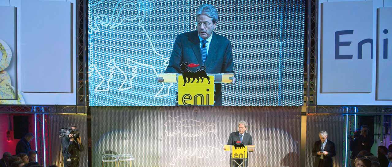 Gentiloni parla in casa ENI: democrazia del gas