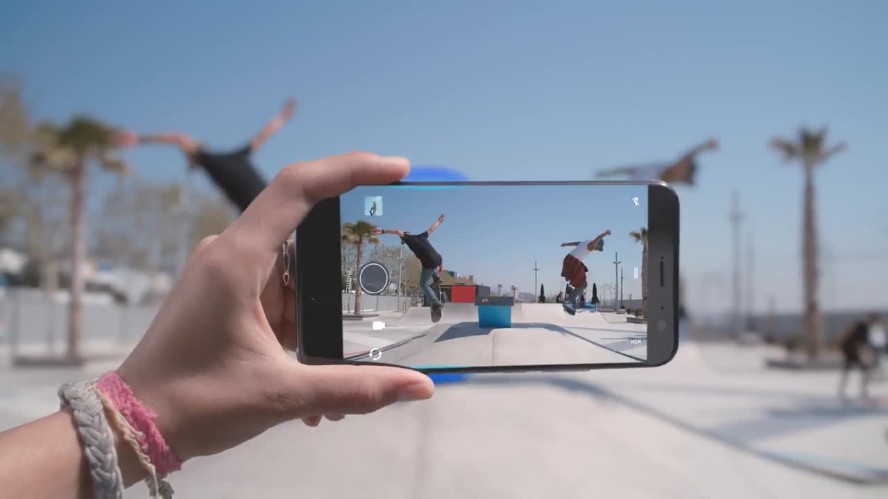 Il nuovo smartphone HTC U11: Squeeze