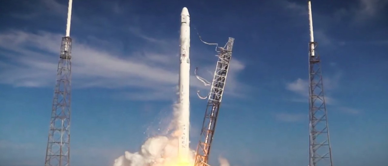 SpaceX manda in orbita il suo primo satellite spia