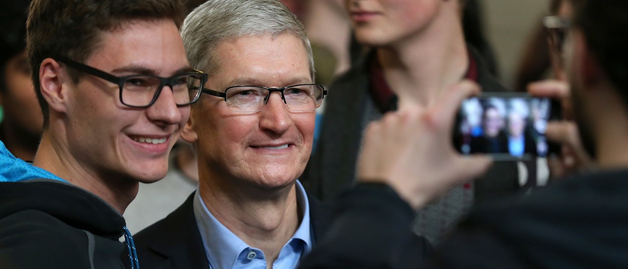 Tim Cook, vendite iPhone in calo? Colpa dei rumor