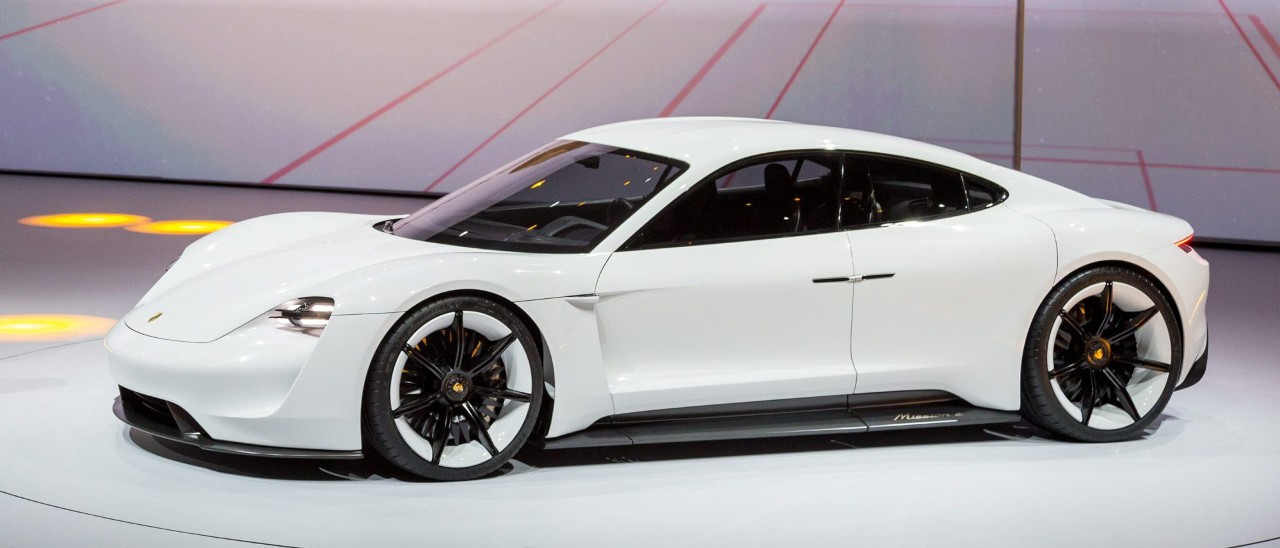 Porsche raddoppia gli investimenti nell'elettrico