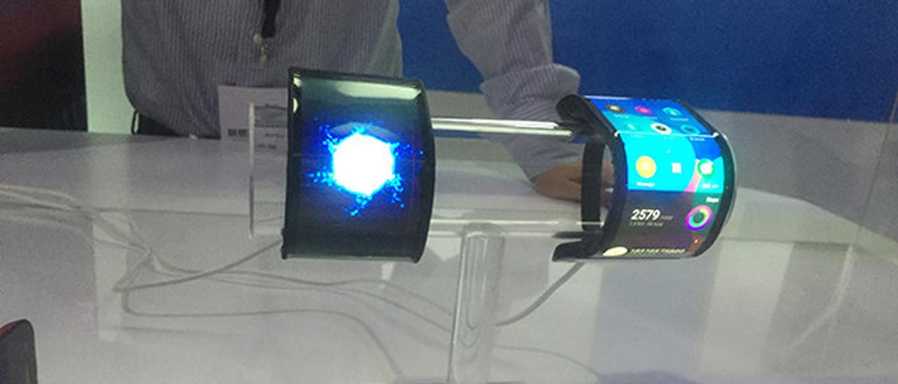 Lenovo Cplus, smartphone flessibile da polso