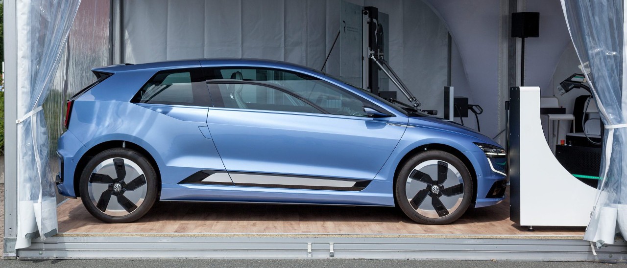 Volkswagen, le auto si ricaricheranno con i robot