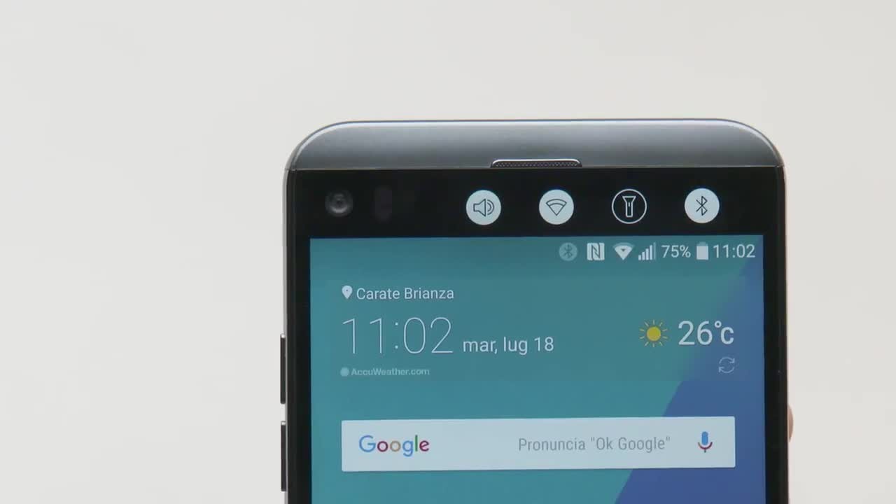 LG Q8, la video presentazione dello smartphone