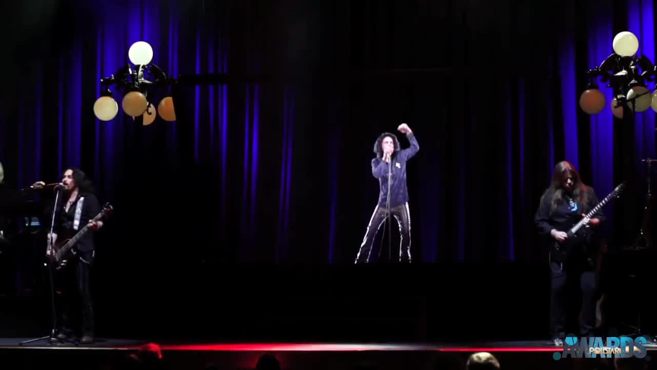 Ronnie James Dio torna sul palco con un ologramma