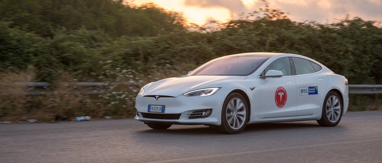 Tesla: tensioni tra Musk e il team di Autopilot