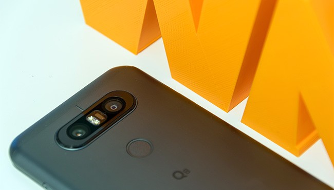 LG Q8