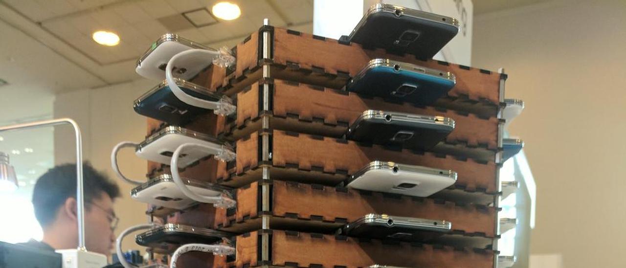 Bitcoin Miner Cluster con 40 Samsung Galaxy S5