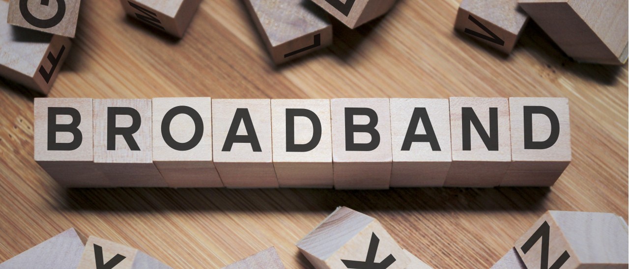 AGCOM, la fibra ottica spinge la banda larga