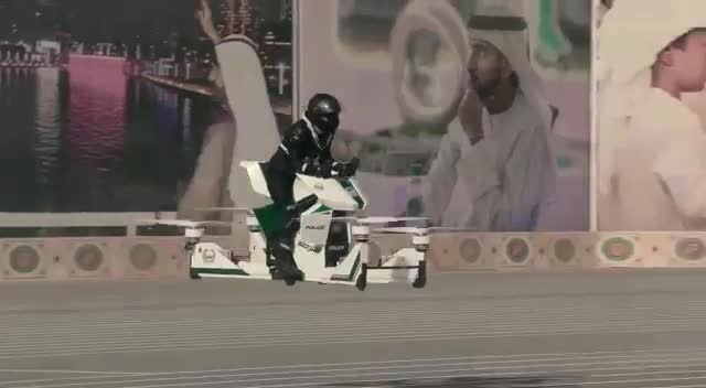 La hoverbike di Hoversurf nei cieli di Dubai