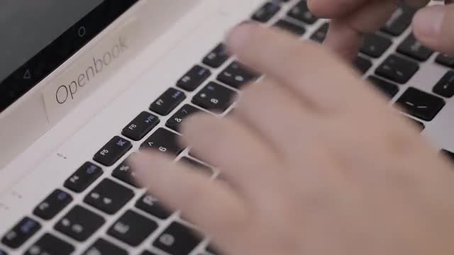 Openbook trasforma lo smartphone in laptop