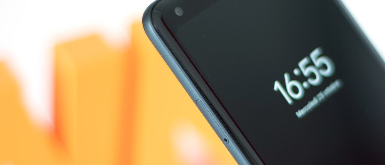 Pixel 2 XL: la posizione di Google sul display blu