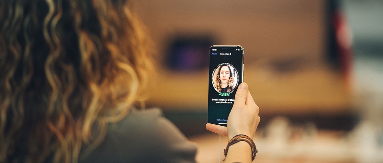 iPhone X: riparazione fotocamere per Face ID
