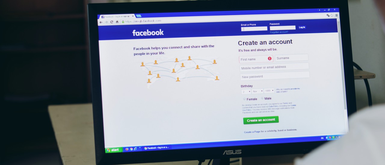 Facebook, tracker JavaScript rubano i dati