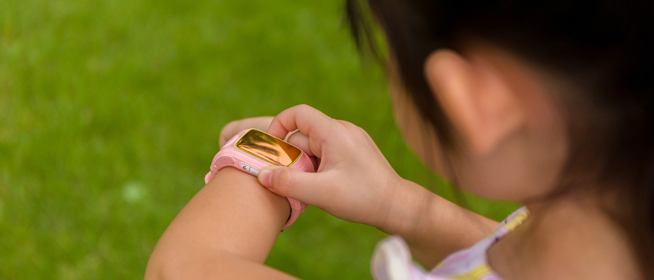 La Germania vieta gli smartwatch per bambini