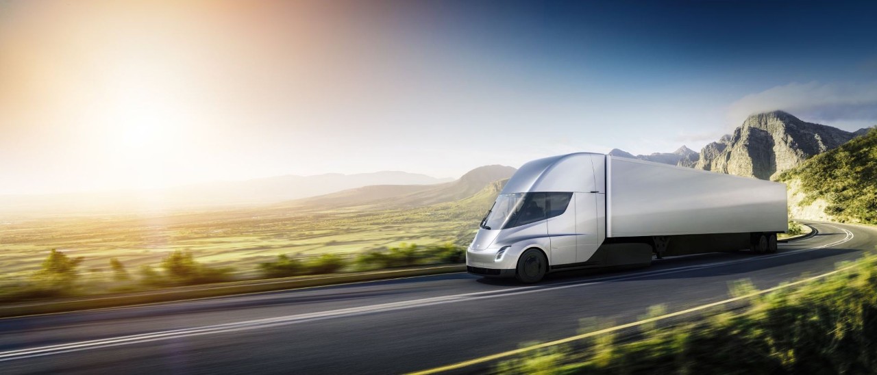 Tesla Semi, 500 miglia di autonomia