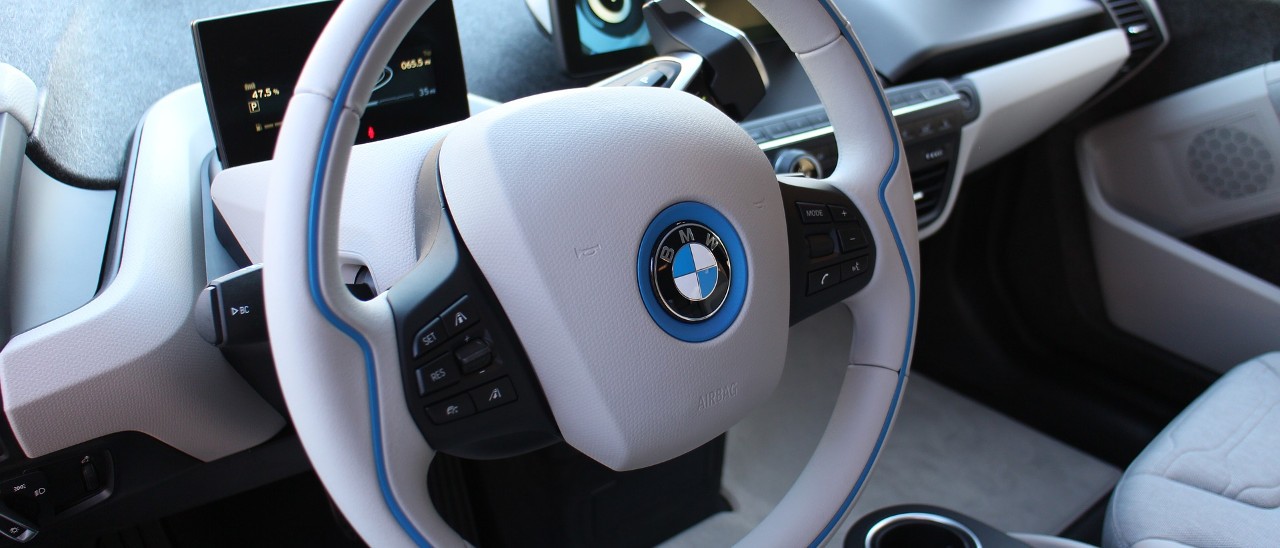 BMW investe nelle batterie a stato solido