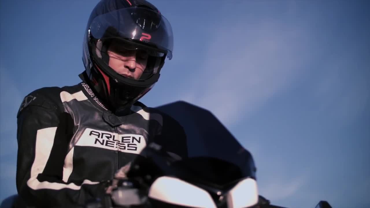 PLY, il casco smart e connesso per la moto