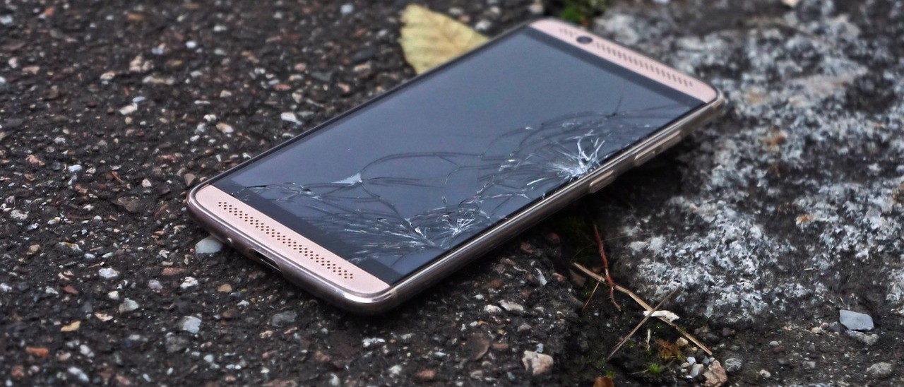 Presto lo schermo dello smartphone si autoriparerà