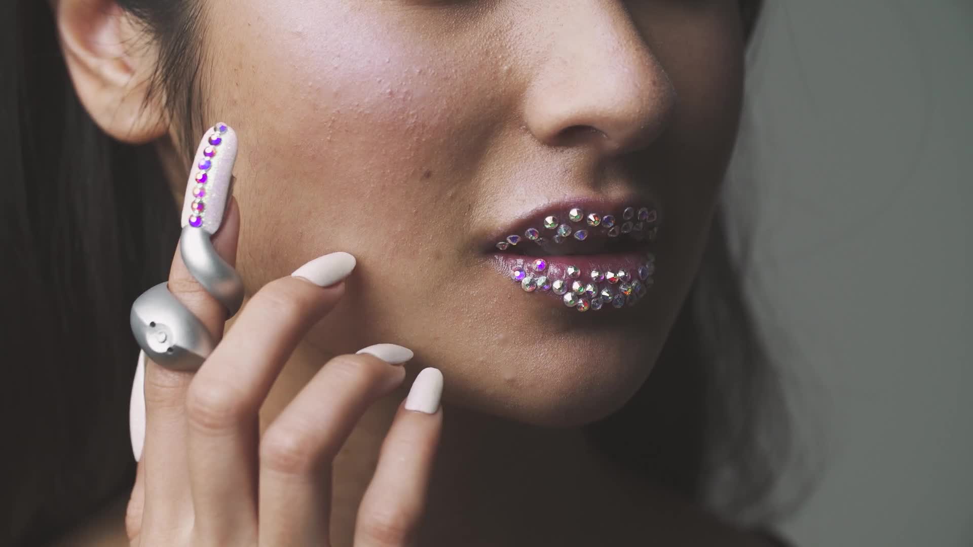 Il telefono-unghia di O2