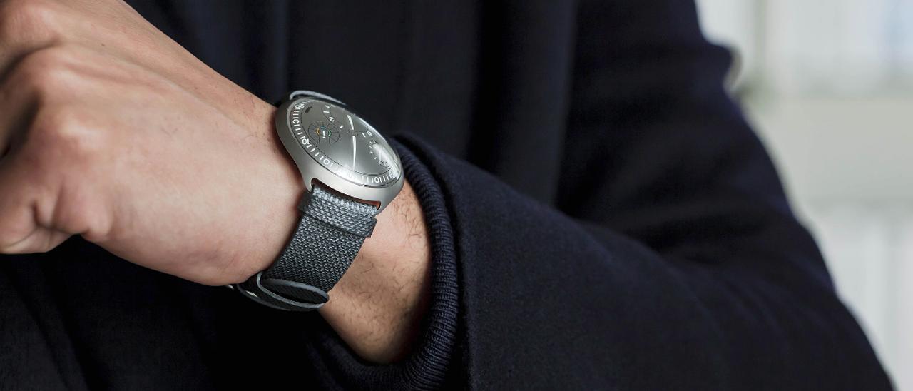 Ressence Type 2, orologio meccanico e digitale