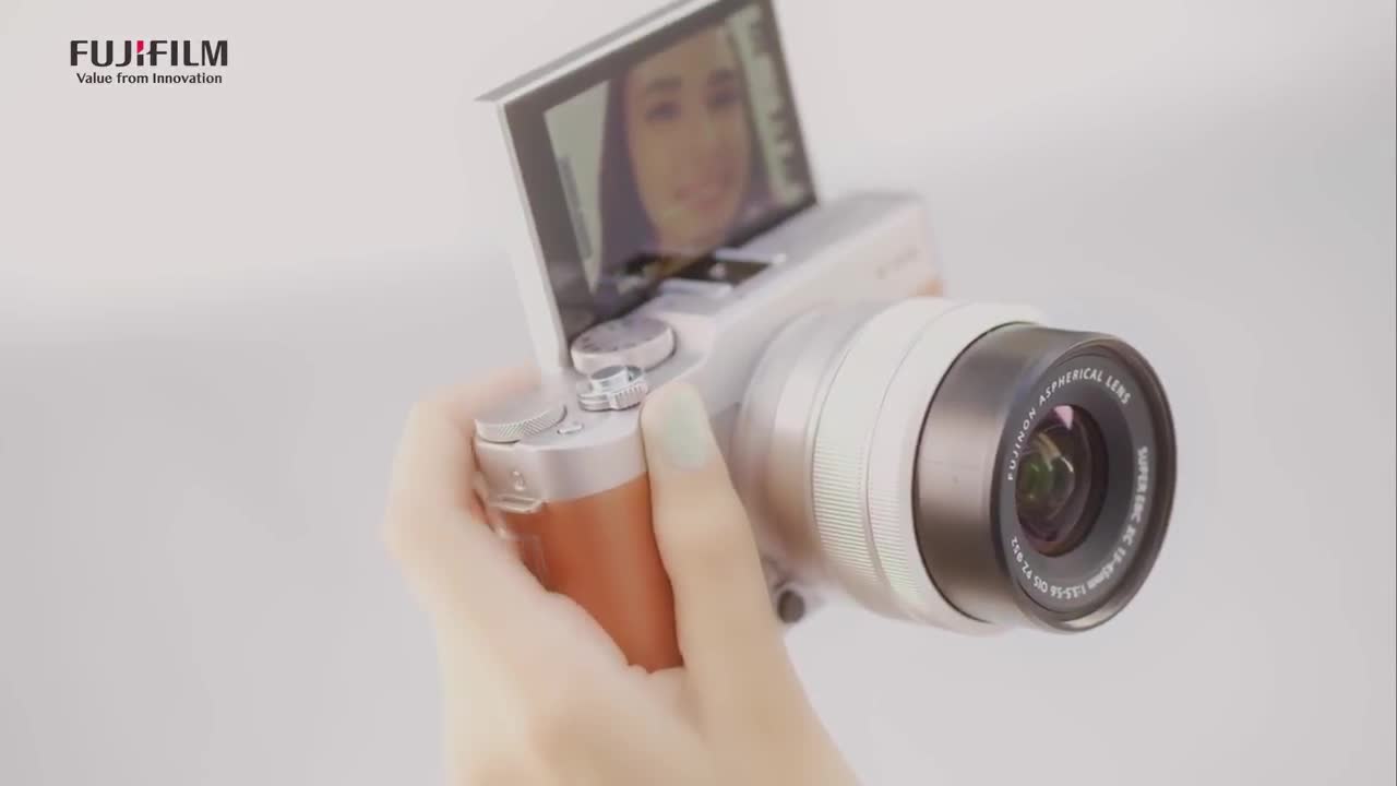 Fujifilm X-A5, una mirrorless per i selfie