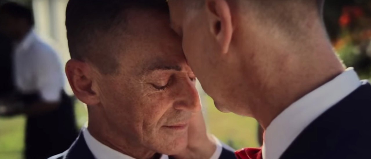 Con iPhone X, Apple omaggia il matrimonio gay