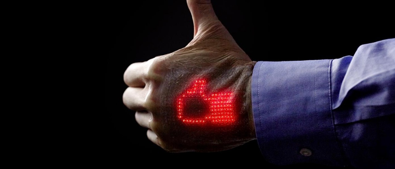 Display per la pelle: battito del cuore sulla mano