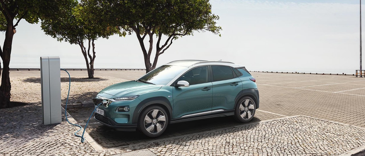 Hyundai sfida la Nissan Leaf con la Kona EV