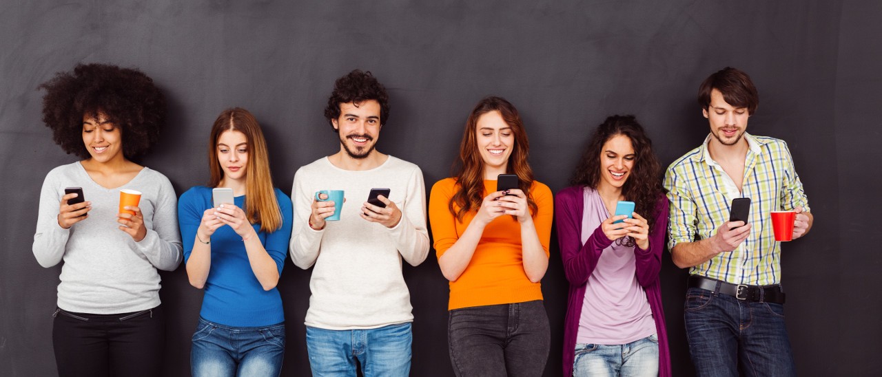 Per gli italiani, lo smartphone peggiora nel tempo