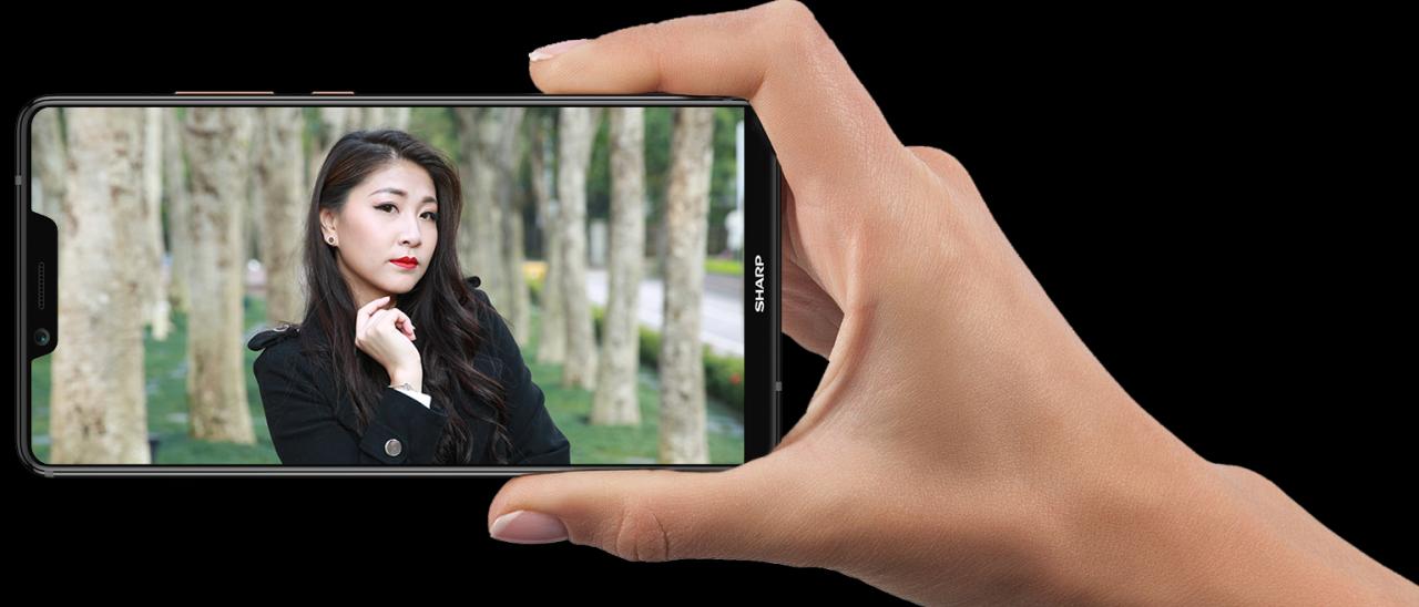 Sharp Aquos S3, smartphone full screen compatto