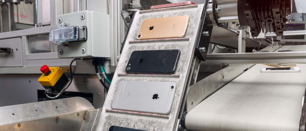 Daisy, il robot Apple che smonta 200 iPhone all'ora