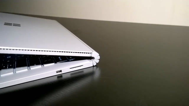 Microsoft Surface - Cerniera Schermo