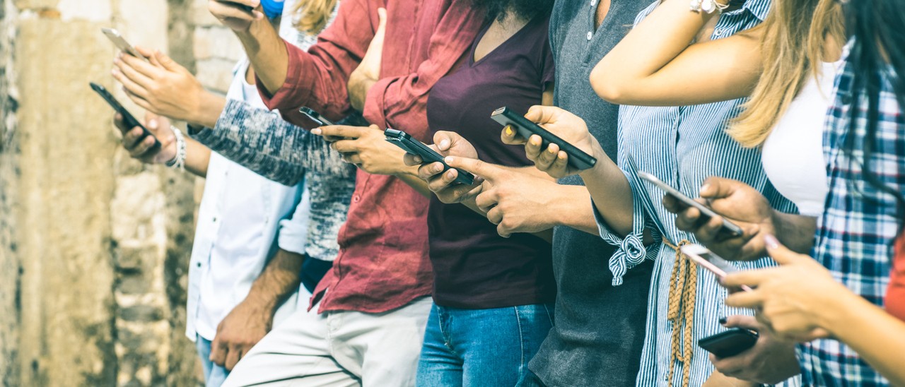 Facebook perde adolescenti: preferiscono YouTube