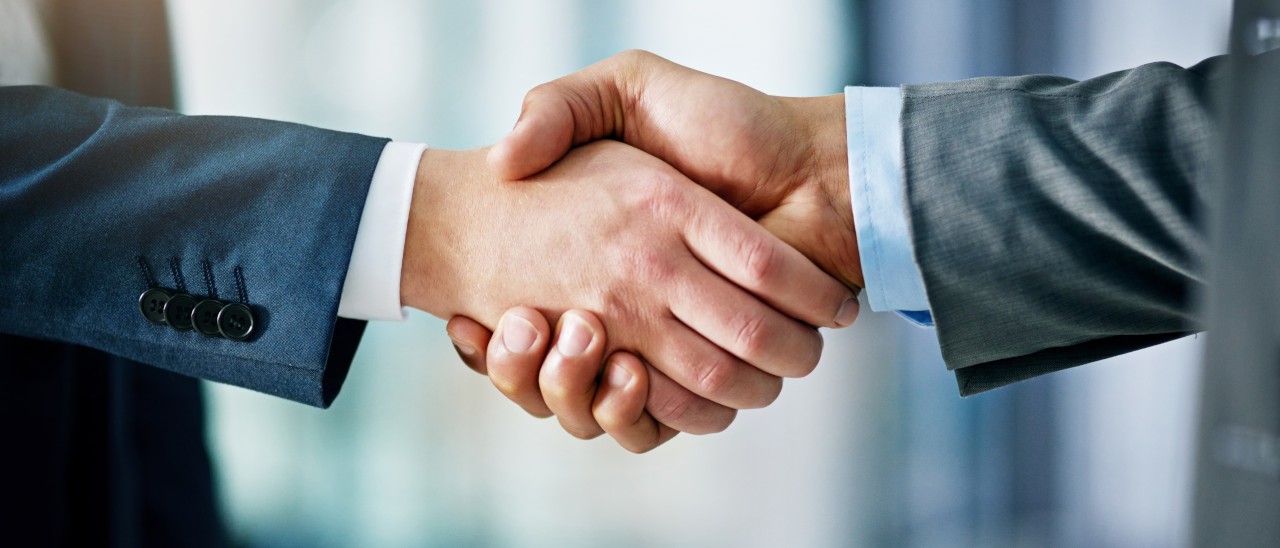 AT&T, via libera alla fusione con Time Warner