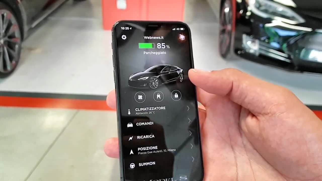 Tesla: l'app mobile e il sistema di infotainment