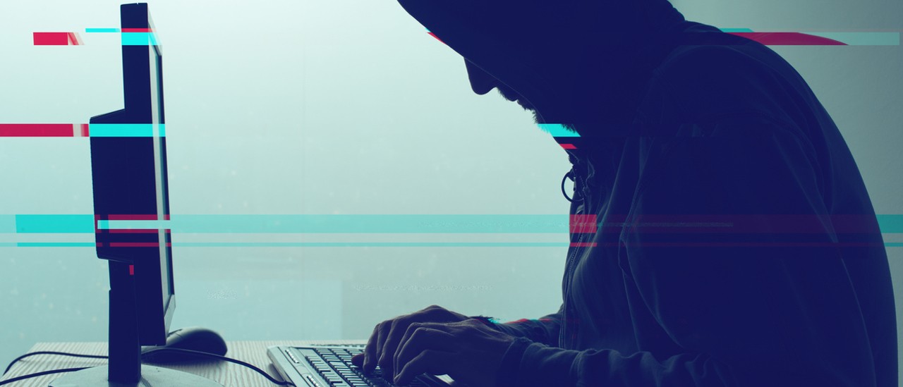 Facebook banna Alex Jones di InfoWars per 30 giorni