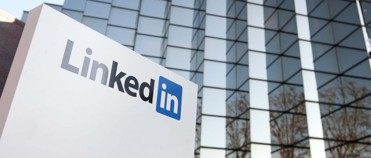 LinkedIn, nuove funzioni e riconoscimento del mestiere di genitore