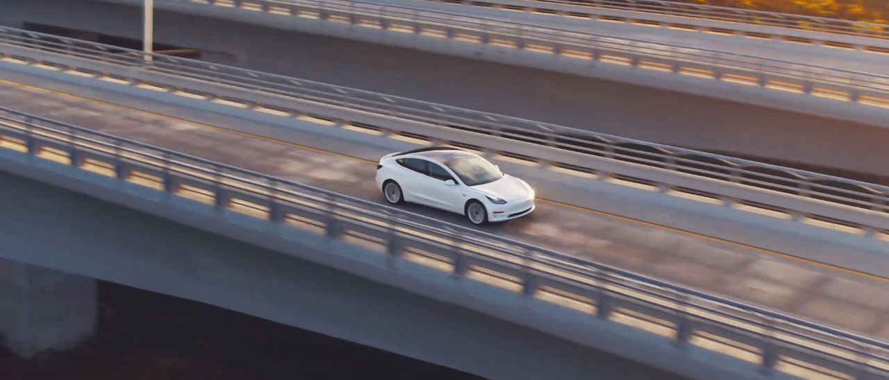 Tesla aumenta i prezzi dell'Autopilot